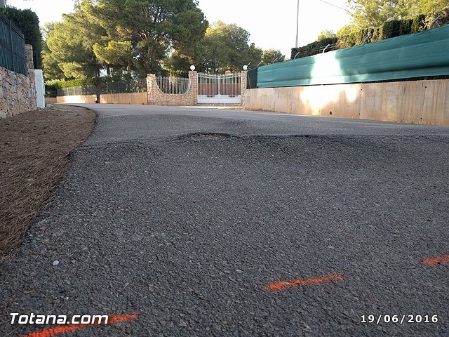 Comienzan las obras en la calle Guadalajara de la urbanización “La Charca” para eliminar las raíces que dañan la calzada, Foto 5