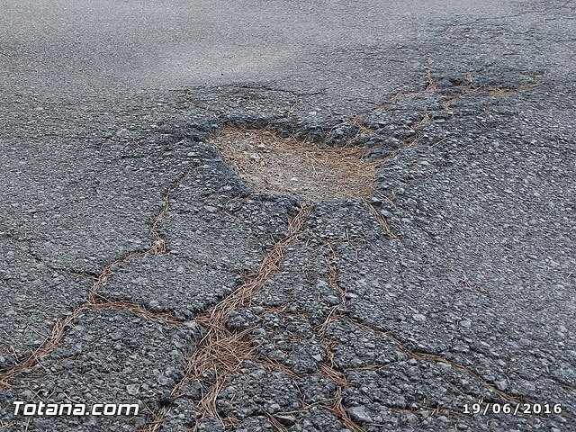 Comienzan las obras en la calle Guadalajara de la urbanización “La Charca” para eliminar las raíces que dañan la calzada, Foto 7
