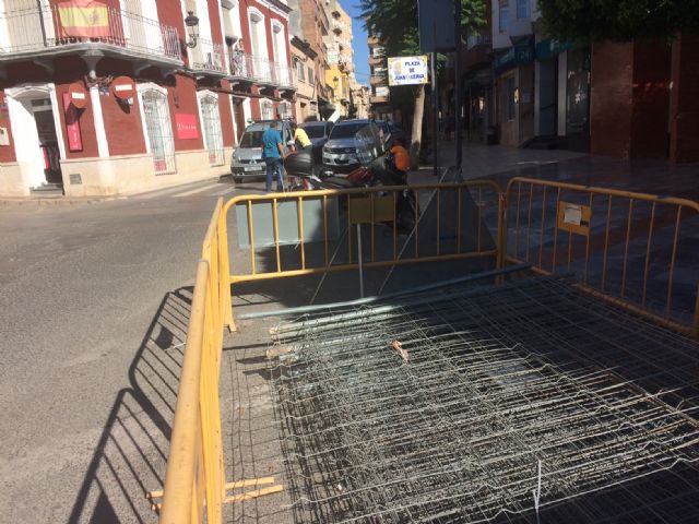 The works of conditioning of the sidewalks in Juan XXIII Street are started, Foto 7