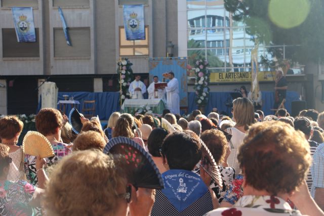 Miles de personas veneran por tierra y mar a La Virgen del Carmen en San Pedro del Pinatar - 1, Foto 1