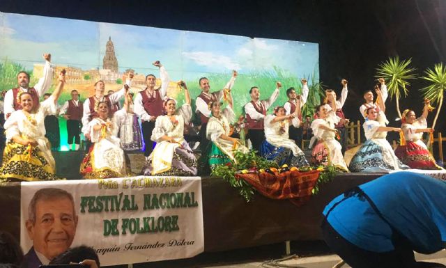 La peña L'Almazara cerró su 34ª Semana Cultural con la muestra nacional de folklore Joaquín Fernández Dólera - 3, Foto 3