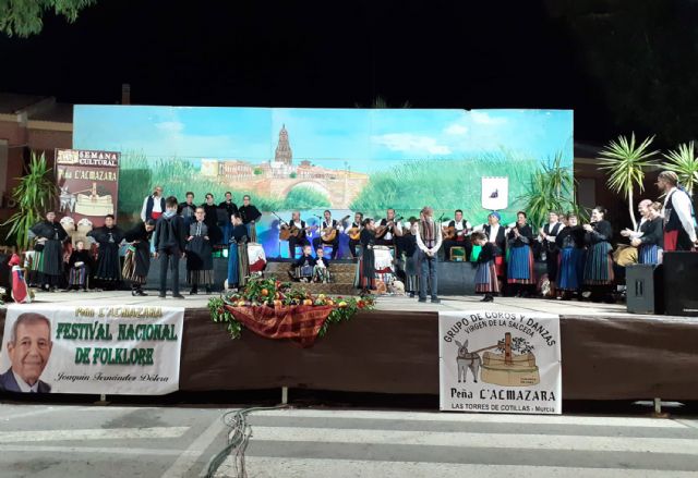 La peña L'Almazara cerró su 34ª Semana Cultural con la muestra nacional de folklore Joaquín Fernández Dólera - 5, Foto 5