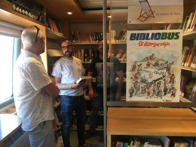 El Bibliobús vuelve con el verano a Santiago de la Ribera - 2, Foto 2