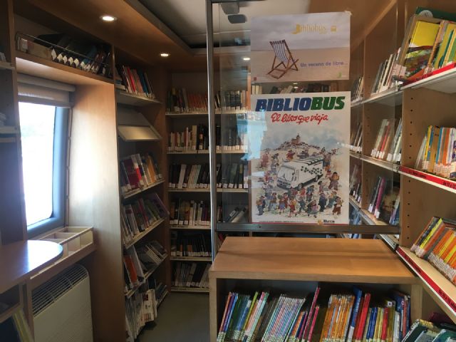 El Bibliobús vuelve con el verano a Santiago de la Ribera - 3, Foto 3