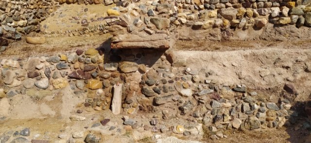 The works to improve the consolidation of prehistoric architectural structures begin at the La Bastida archaeological site, Foto 2