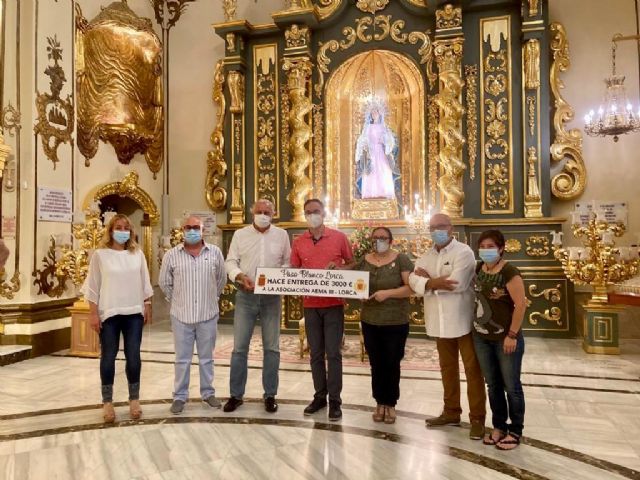 El Paso Blanco de un cheque de 3000 euros a AEMA III - 2, Foto 2