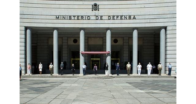 Defensa rinde homenaje a las víctimas de la Covid - 1, Foto 1