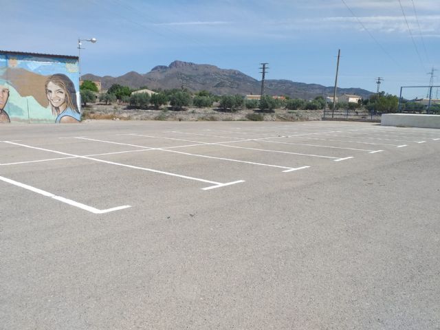 El Ayuntamiento de Lorca renueva la señalización horizontal en  las inmediaciones del Local Social de Torrecilla para mejorar la seguridad vial de los vecinos - 2, Foto 2