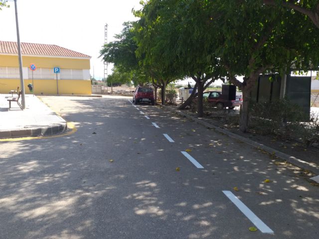 El Ayuntamiento de Lorca renueva la señalización horizontal en  las inmediaciones del Local Social de Torrecilla para mejorar la seguridad vial de los vecinos - 3, Foto 3