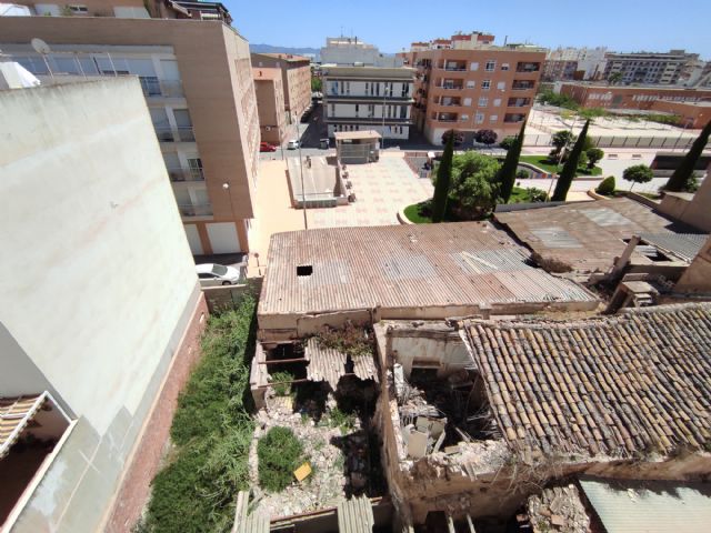 IU-V vuelve a reclamar la demolición de las edificaciones ruinosas anexas al parque de Curtidores del barrio de San Cristóbal - 1, Foto 1