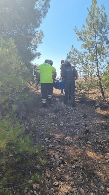 Rescatan y trasladan al hospital a un ciclista que había sufrido una caída en Sierra Espuña, Foto 2