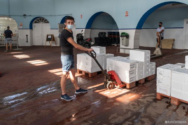 Los pescadores de Cartagena donan más de mil kilos de pescado a los necesitados - 1, Foto 1