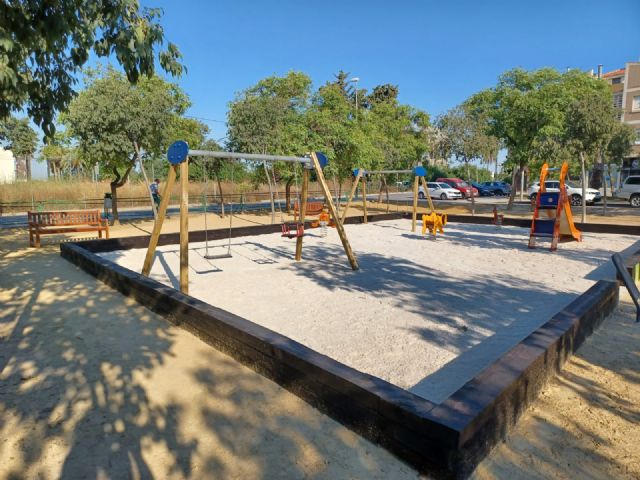 El Ayuntamiento mejora las zonas infantiles de 5 jardines de Murcia y pedanías gracias a la contratación de personas desempleadas - 1, Foto 1
