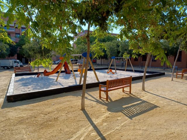 El Ayuntamiento mejora las zonas infantiles de 5 jardines de Murcia y pedanías gracias a la contratación de personas desempleadas - 2, Foto 2