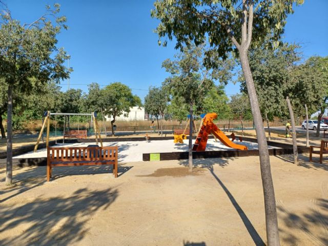 El Ayuntamiento mejora las zonas infantiles de 5 jardines de Murcia y pedanías gracias a la contratación de personas desempleadas - 3, Foto 3