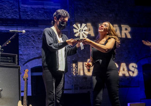 Ed Maverick recibe en Cartagena (España) el Premio Paco Martín al artista revelación de las músicas globales - 1, Foto 1