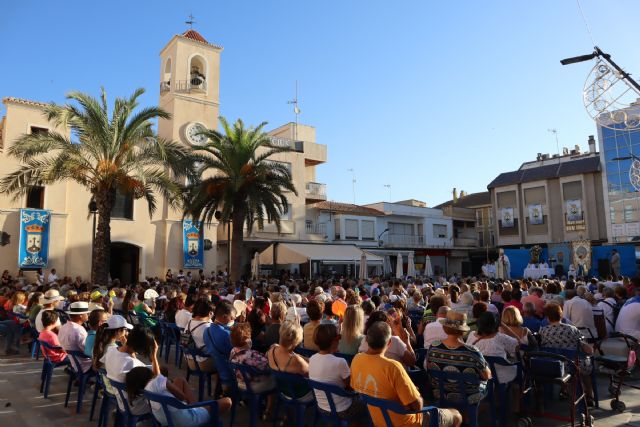 Miles de personas acompañan a la Virgen del Carmen por tierra y mar en San Pedro del Pinatar - 1, Foto 1