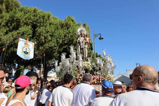 Miles de personas acompañan a la Virgen del Carmen por tierra y mar en San Pedro del Pinatar - 2, Foto 2
