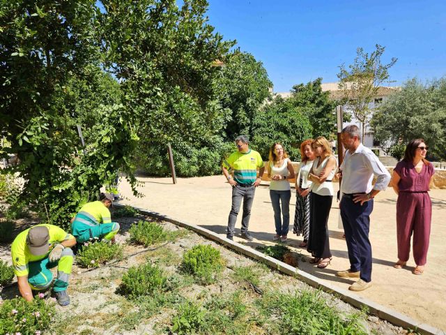 El Ayuntamiento de Caravaca mejora la limpieza y la jardinería en el casco urbano y pedanías con la contratación de veinte personas en desempleo - 1, Foto 1