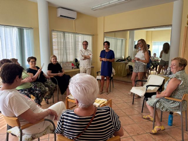 Más de 600 mayores de las pedanías de Lorca podrán disfrutar de talleres de autocuidado e imagen personal puestos en marcha por el Ayuntamiento - 1, Foto 1