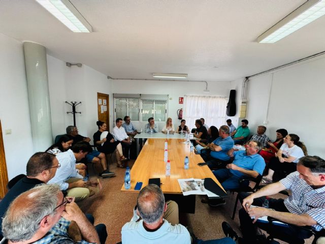 El alcalde expresa su total apoyo a las reivindicaciones de los representantes vecinales de Torrecilla y Campillo en la reunión con la delegada del Gobierno - 2, Foto 2