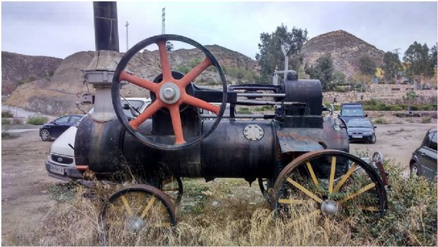 El PSOE vuelve a exigir que la locomóvil de vapor abandonada junto al Campus se restaure e instale en la rotonda de la Media Luna en San Diego - 1, Foto 1