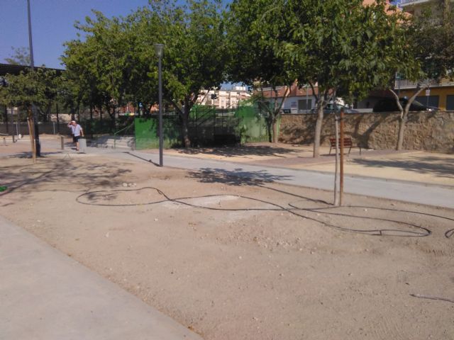 El PSOE denuncia el vergonzoso estado de abandono en el que se encuentran los parques y jardines del Barrio de San Diego - 2, Foto 2