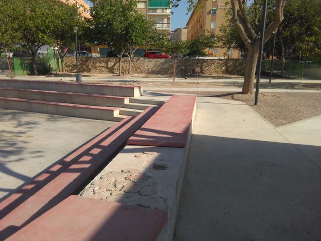 El PSOE denuncia el vergonzoso estado de abandono en el que se encuentran los parques y jardines del Barrio de San Diego - 3, Foto 3