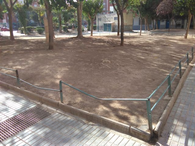 El PSOE denuncia el vergonzoso estado de abandono en el que se encuentran los parques y jardines del Barrio de San Diego - 5, Foto 5