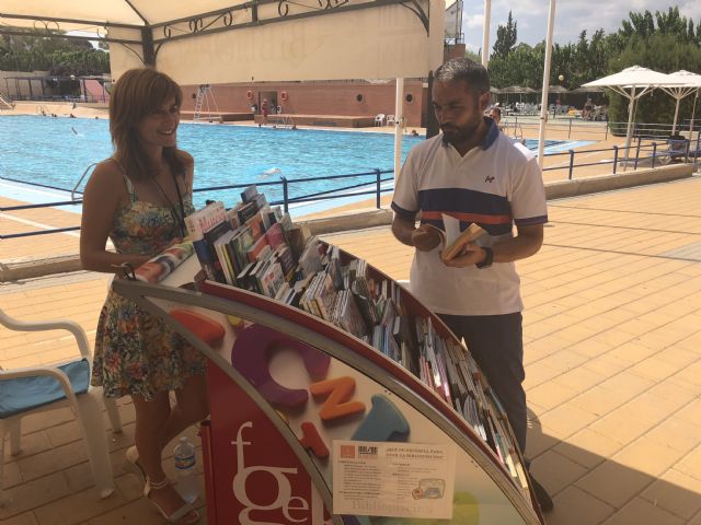 Más de 700 personas utilizan las bibliopiscinas de Murcia Parque y Alquerías en apenas un mes y medio - 1, Foto 1