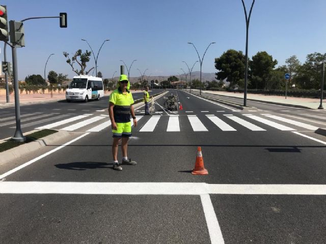 La Policía Local de Lorca pone en marcha una batería de trabajos de repintado de la señalítica horizontal del casco urbano de la ciudad - 1, Foto 1