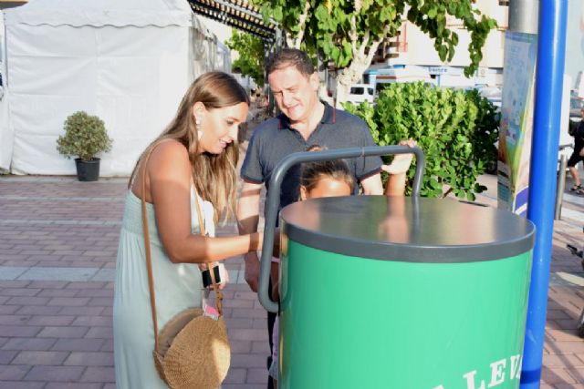 Estrella de Levante y el Ayuntamiento instalan 7 compactadoras de latas de bebida, Foto 2