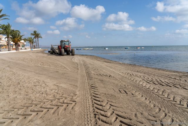 El Ayuntamiento mantiene limpias las playas tras los efectos del último temporal de viento - 1, Foto 1