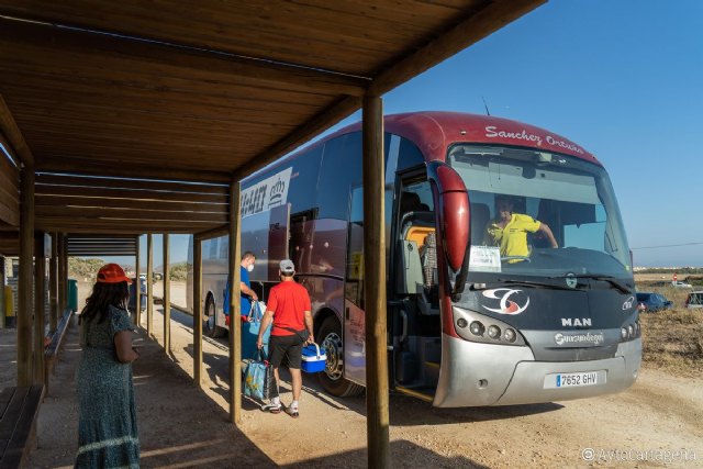 Más de 24.000 personas han utilizado el servicio del autobús este verano para desplazarse a la playa de Calblanque - 1, Foto 1