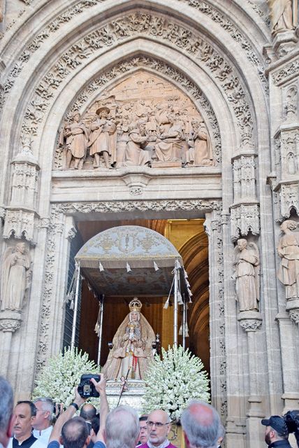 Sevilla vuelve a acompañar a la patrona la Virgen de los Reyes tras dos años de ausencia - 4, Foto 4