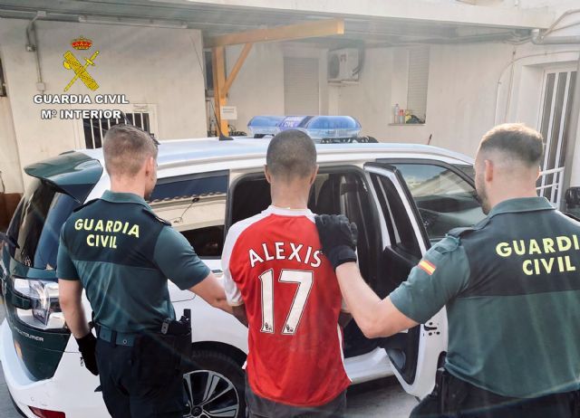 La Guardia Civil detiene a un joven que utilizaba vehículos del taller mecánico de su padre para robar en viviendas - 2, Foto 2