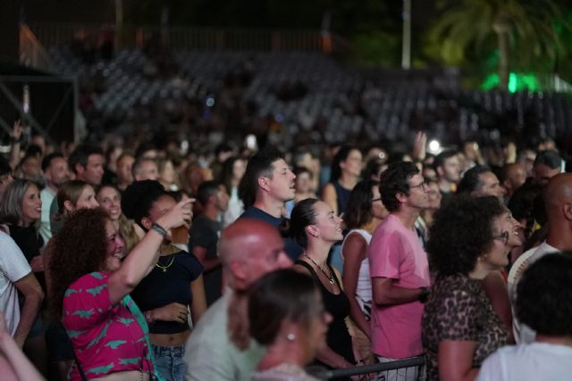 Iván Ferreiro celebra su cumpleaños sobre el escenario del Festival Sal de Música - 4, Foto 4