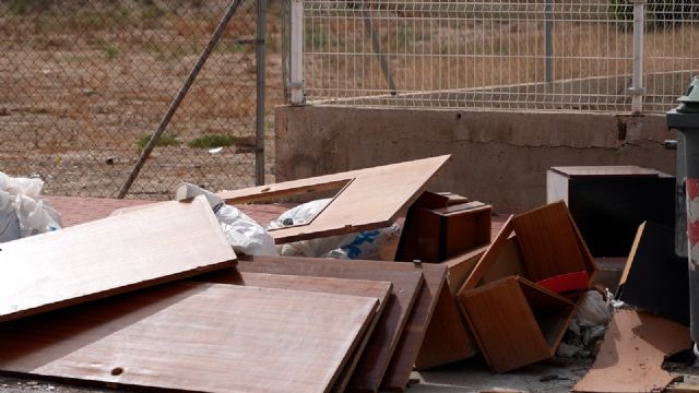 El colapso de la limpieza en Murcia: contenedores averiados, quinto contenedor paralizado y malestar vecinal en aumento - 2, Foto 2