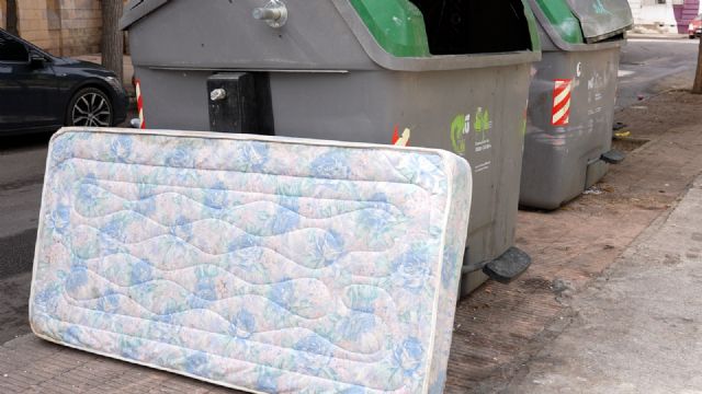 El colapso de la limpieza en Murcia: contenedores averiados, quinto contenedor paralizado y malestar vecinal en aumento - 4, Foto 4