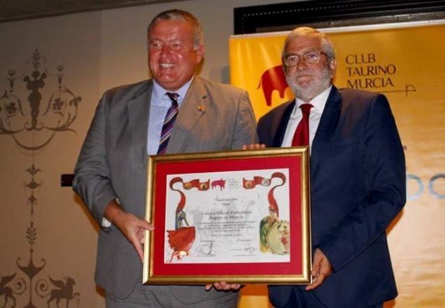 El ciezano Antonio Cama recibe el “premio al mejor par de banderillas 2015” - 2, Foto 2