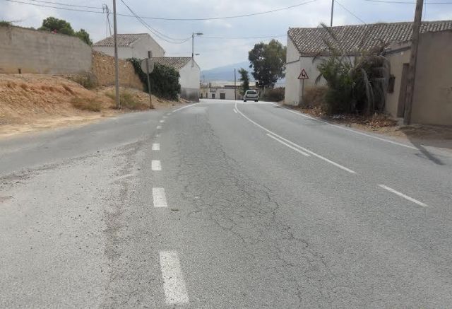 El Ayuntamiento solicita la reparación de la avenida Príncipe de Asturias (RM-E27) a su paso por la diputación de El Paretón debido a su mal estado de conservación y peligro para los conductores, Foto 4