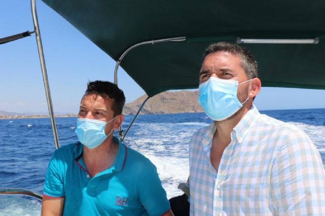 Reverte y el consejero Luengo realizan una visita para comprobar sobre el terreno el proyecto de la Reserva Marina de Interés Pesquero de Cabo Cope - 2, Foto 2