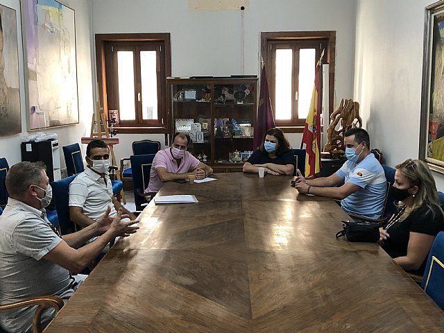 Informan a comerciantes y hosteleros de las medidas para la recogida de basura - 1, Foto 1