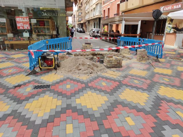 La superficie de la calle Conde de Aranda presenta hundimientos en diferentes puntos - 1, Foto 1