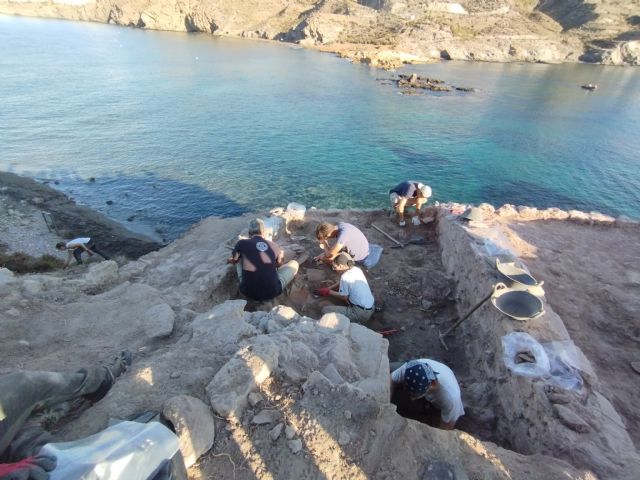 Descubren en la Isla del Fraile una pileta romana para hacer salazones de más de 14.000 litros de capacidad - 2, Foto 2