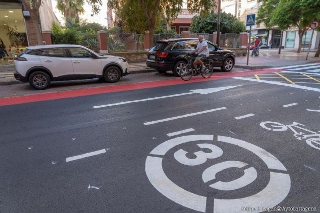 La Calle Juan Fernández ya cuenta con un carril bici y un ciclocarril - 1, Foto 1