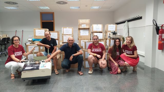 La facultad de Óptica y Optometría de la UMU entrega 4000 gafas reacondicionadas a la ONG Azul en Acción - 1, Foto 1