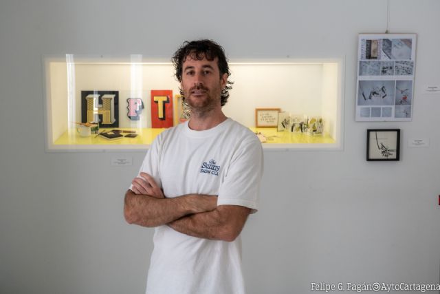 Víctor Azor muestra la creatividad de su calígrafa en la sala subjetiva del Palacio Consistorial - 1, Foto 1