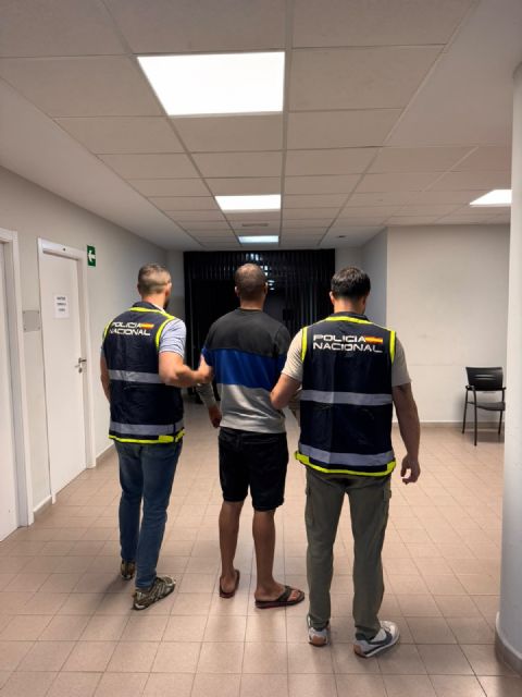 La Policía Nacional detiene en Lorca a dos jóvenes como presuntos autores de un robo con violencia en el que la víctima resultó herida en el rostro - 2, Foto 2