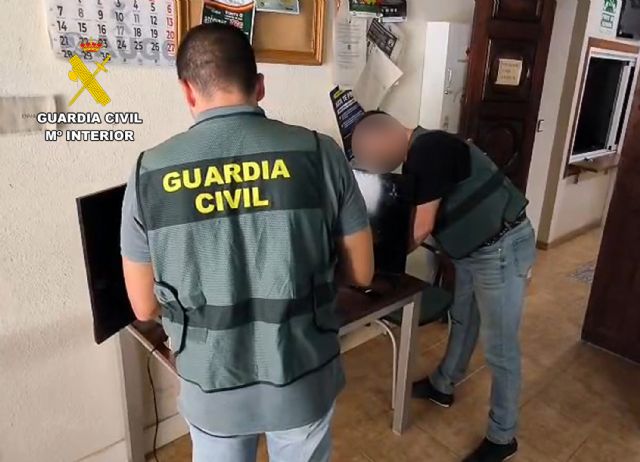 La Guardia Civil desmantela en Alhama de Murcia un grupo delictivo especializado en cometer delitos contra el patrimonio - 2, Foto 2